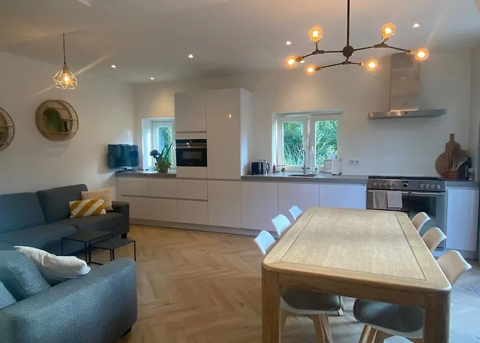 Ons Achter Nyaraló *